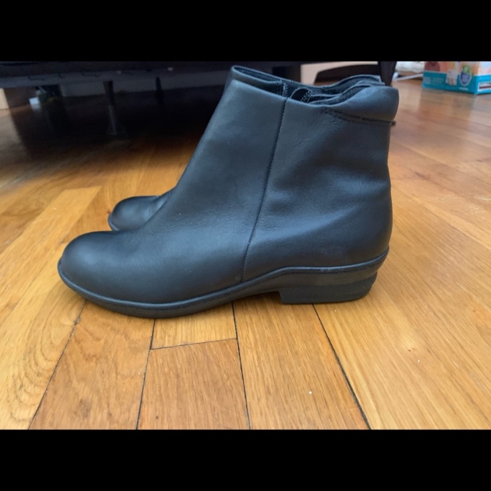 David Tate calfskin Leather ankle booties NEW